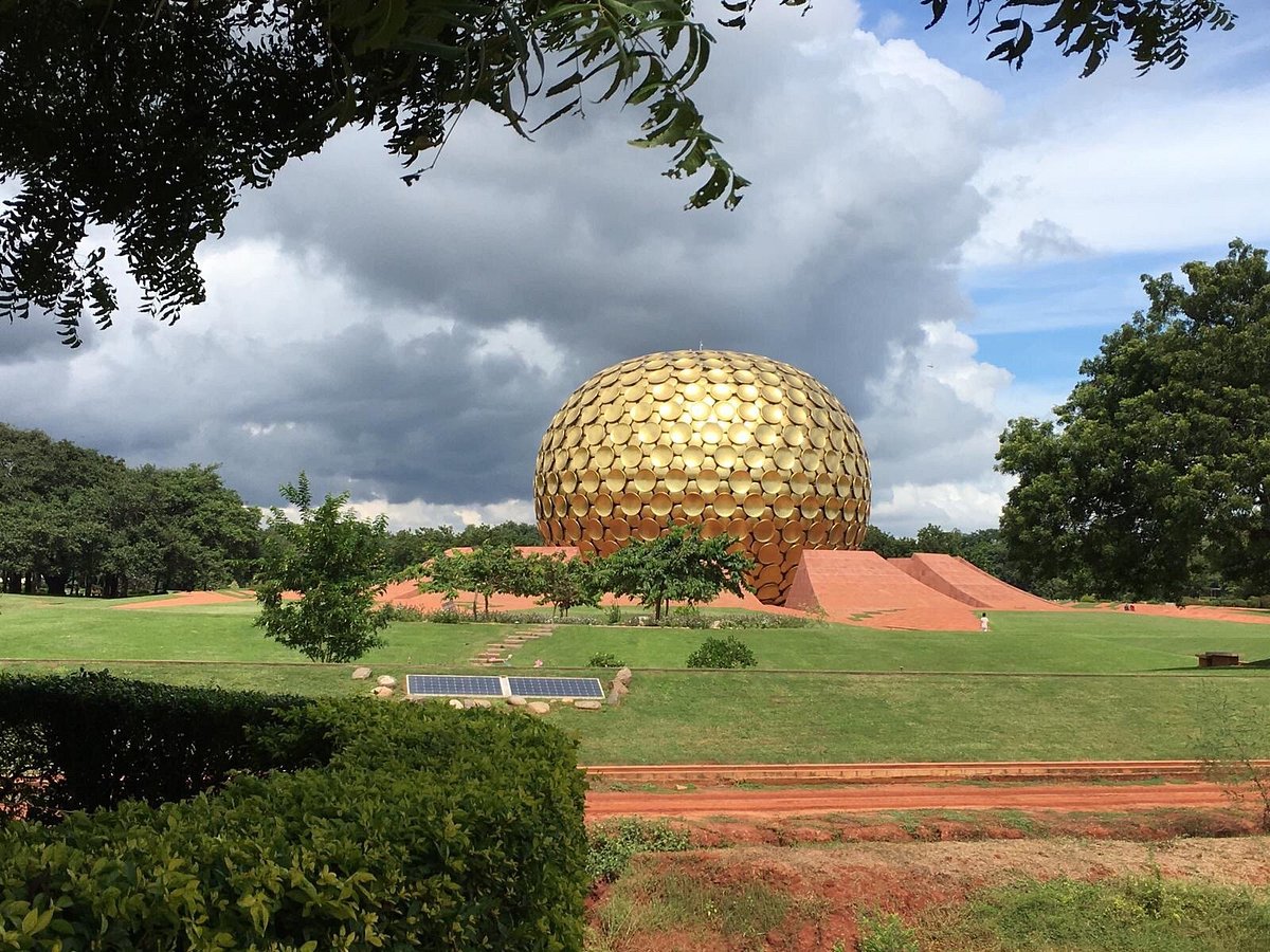 Leisure Resort grounds and greenery, Pondicherry