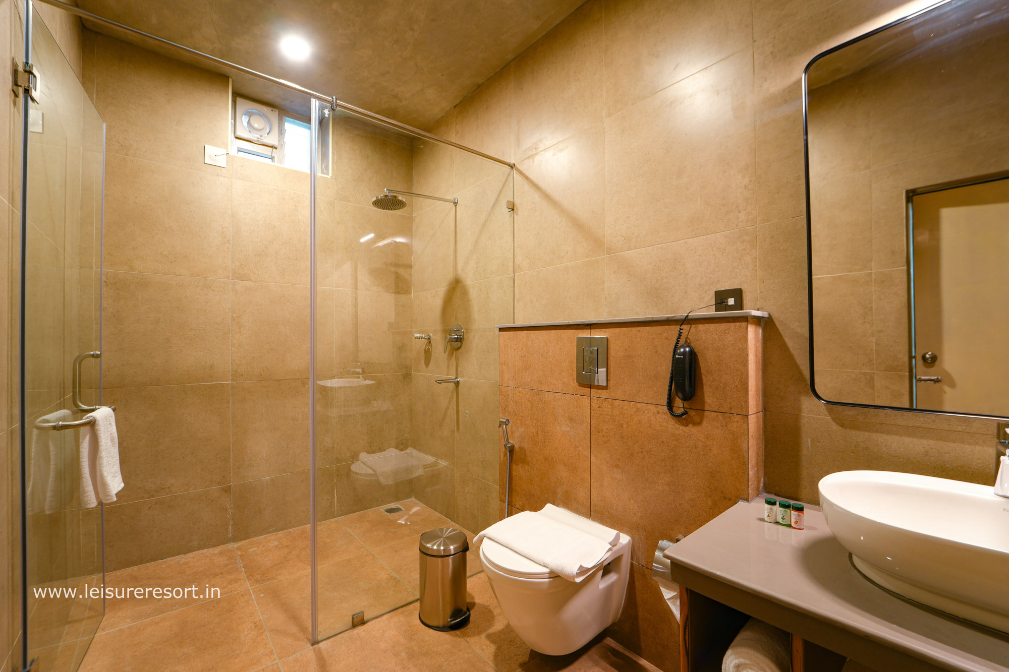 leisure-resort-pondicherry-hotel-deluxe-room