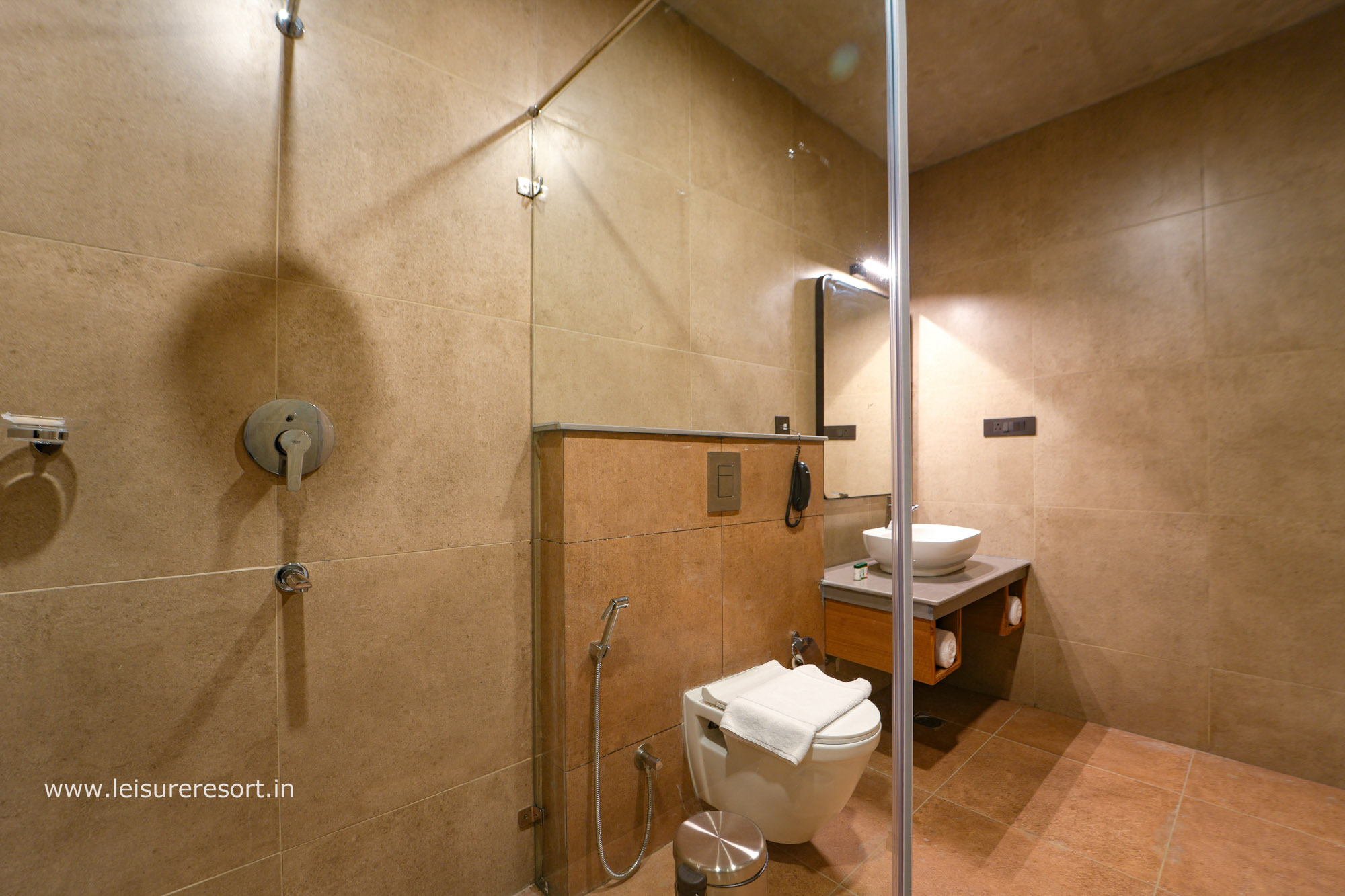 leisure-resort-pondicherry-hotel-deluxe-room